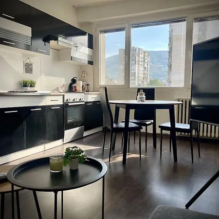 Apartmán Cozy Free Parking Wi-fi Netflix *